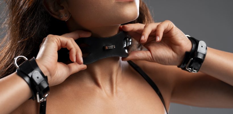 side-view-woman-bdsm-aesthetics (1)